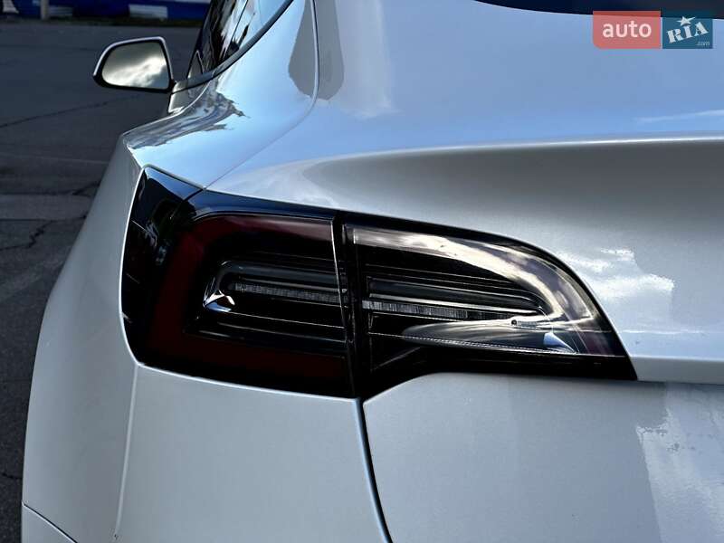 Седан Tesla Model 3 2019 в Кривом Роге