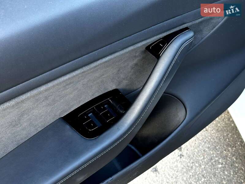 Седан Tesla Model 3 2019 в Кривом Роге