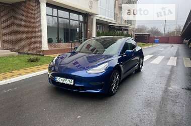 Tesla Model 3  2020