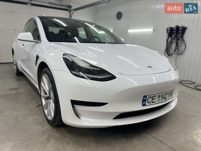 Седан Tesla Model 3 2020 в Черновцах