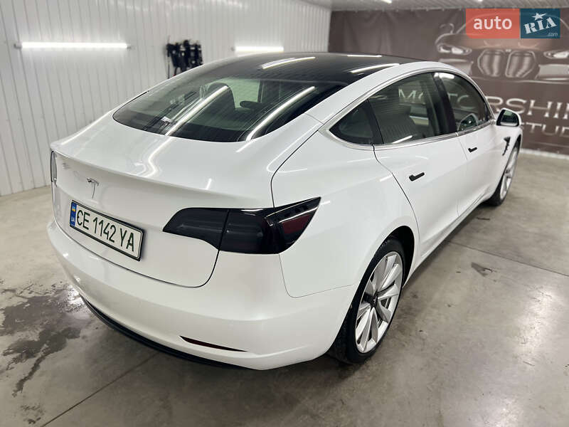 Седан Tesla Model 3 2020 в Черновцах