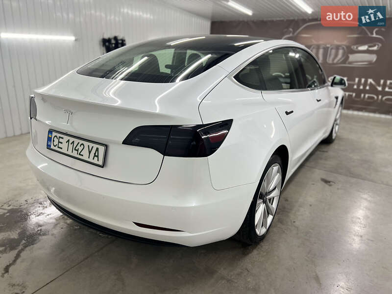 Седан Tesla Model 3 2020 в Черновцах