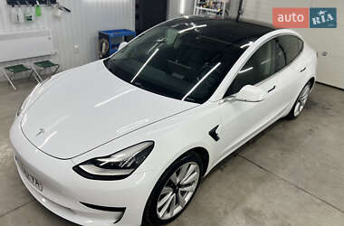 Седан Tesla Model 3 2020 в Черновцах