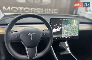Седан Tesla Model 3 2020 в Черновцах