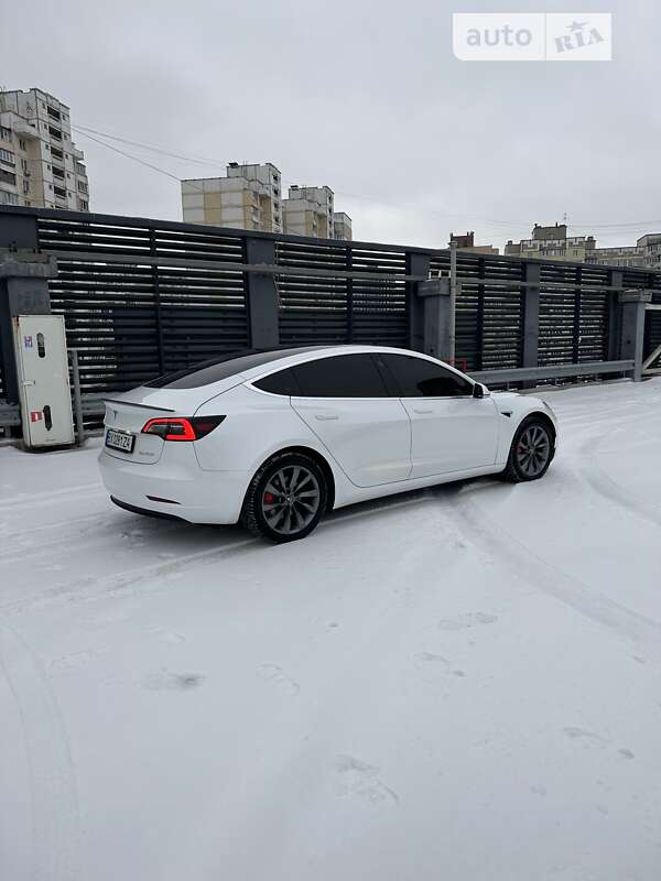 Седан Tesla Model 3 2019 в Киеве