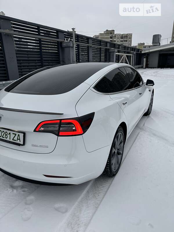 Седан Tesla Model 3 2019 в Киеве