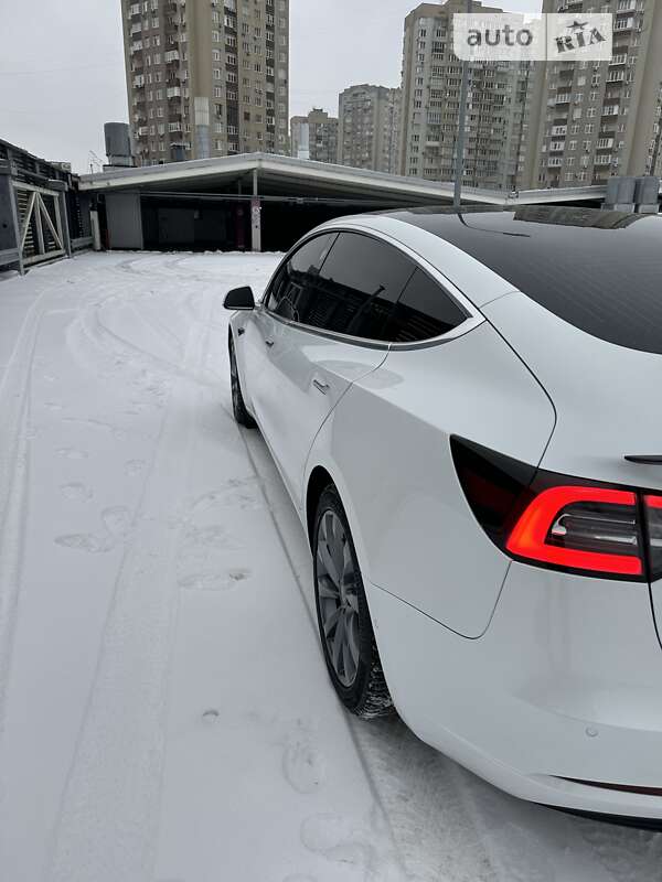 Седан Tesla Model 3 2019 в Киеве