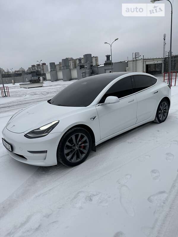 Седан Tesla Model 3 2019 в Киеве