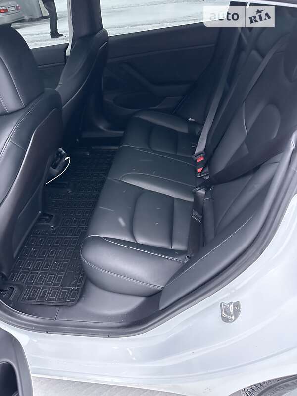 Седан Tesla Model 3 2019 в Киеве