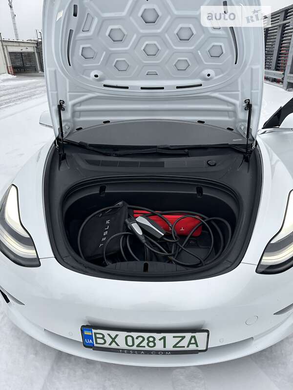 Седан Tesla Model 3 2019 в Киеве