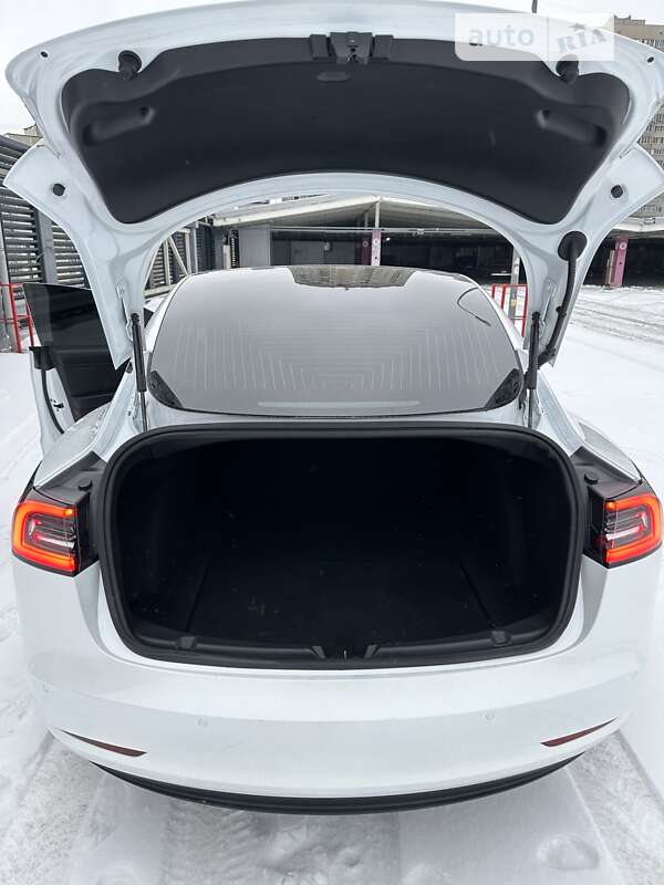 Седан Tesla Model 3 2019 в Киеве