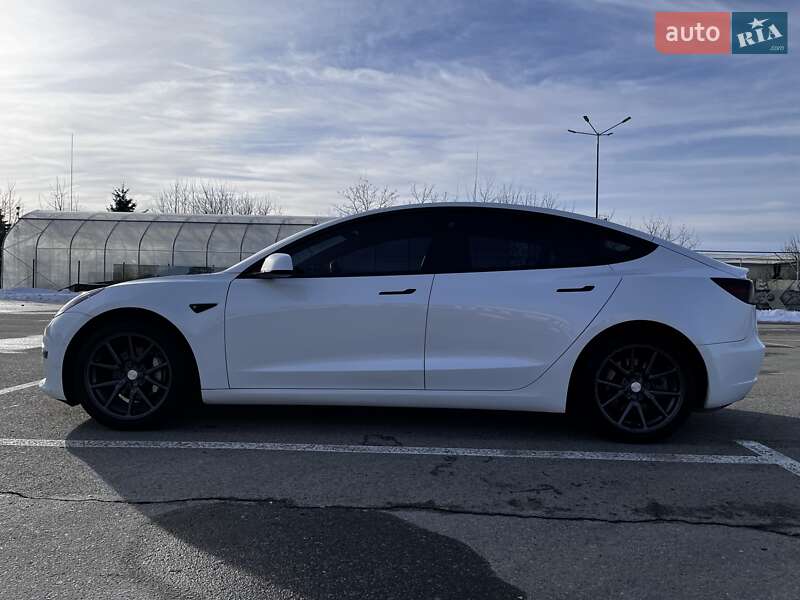 Седан Tesla Model 3 2019 в Львове