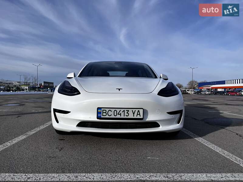 Седан Tesla Model 3 2019 в Львове