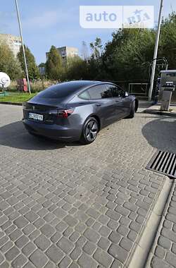 Tesla Model 3  2022