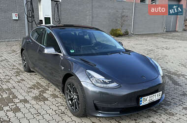 Tesla Model 3  2019