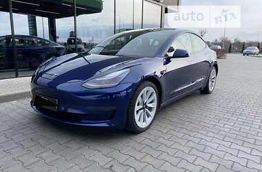 Tesla Model 3  2022