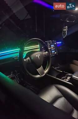 Tesla Model 3  2019