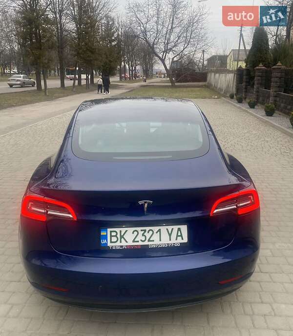 Седан Tesla Model 3 2019 в Ровно