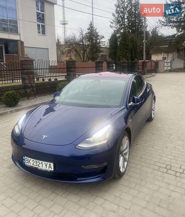 Седан Tesla Model 3 2019 в Ровно