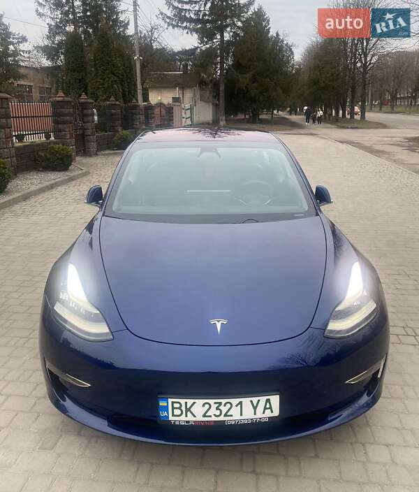 Седан Tesla Model 3 2019 в Ровно