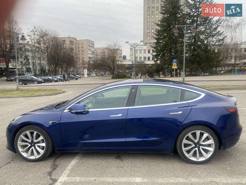 Седан Tesla Model 3 2019 в Ровно