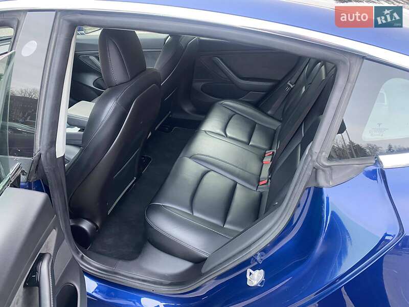 Седан Tesla Model 3 2019 в Ровно