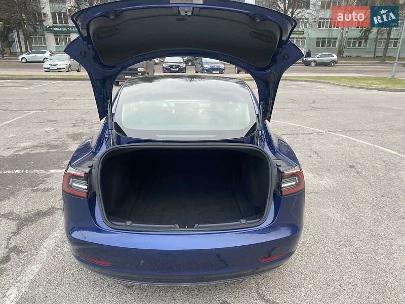 Седан Tesla Model 3 2019 в Ровно