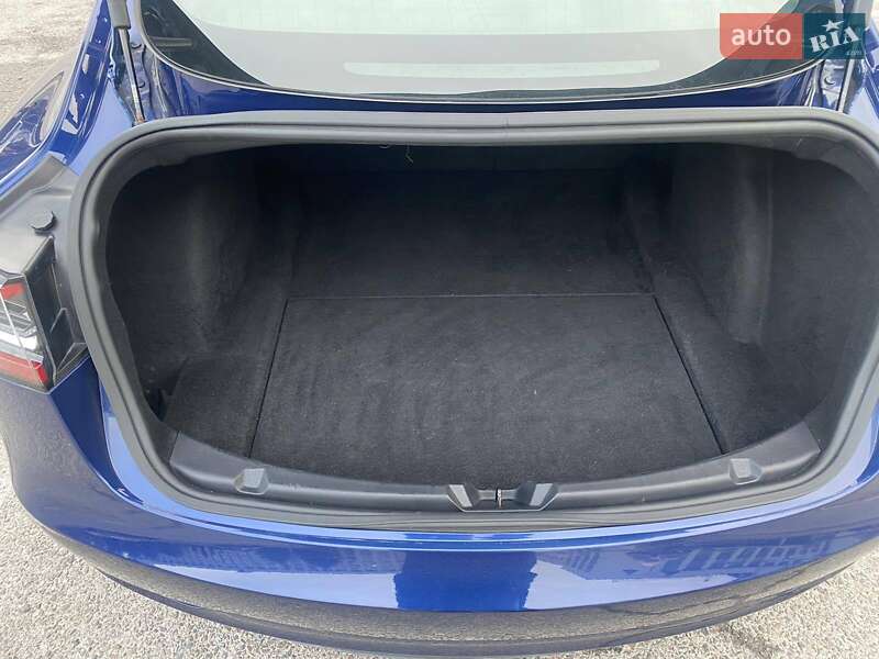 Седан Tesla Model 3 2019 в Ровно