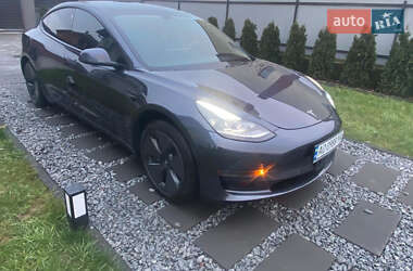 Tesla Model 3  2021