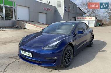 Tesla Model 3  2022