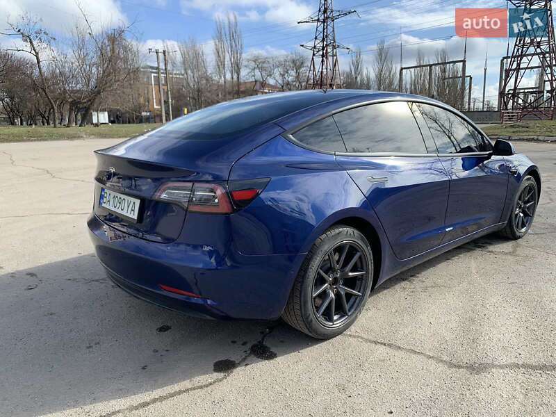 Седан Tesla Model 3 2022 в Кропивницькому