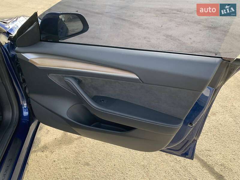 Седан Tesla Model 3 2022 в Кропивницькому