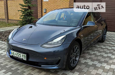 Tesla Model 3  2019