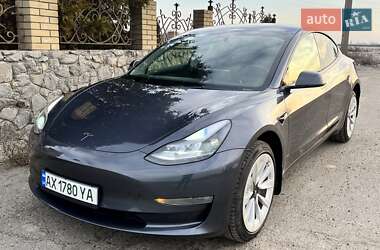 Tesla Model 3  2022