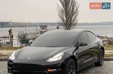 Tesla Model 3  2022