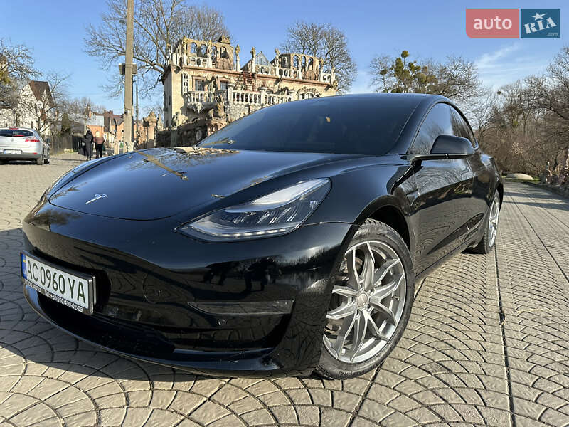 Седан Tesla Model 3 2019 в Луцке