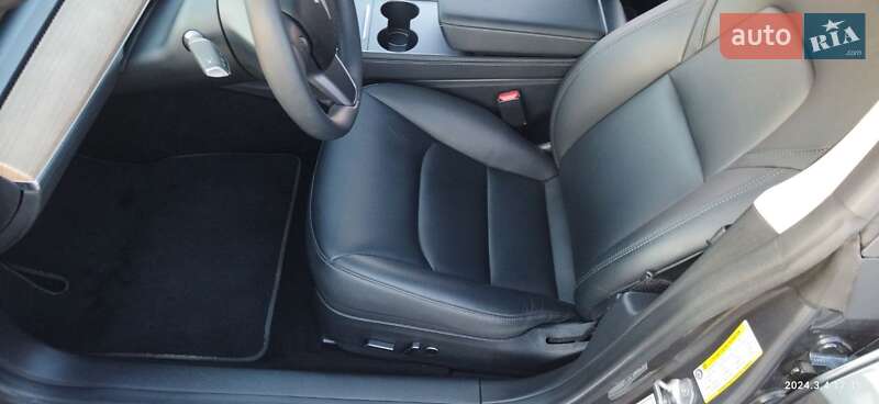 Седан Tesla Model 3 2021 в Хусте