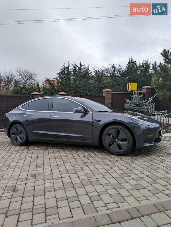 Седан Tesla Model 3 2019 в Черновцах