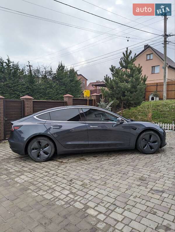 Седан Tesla Model 3 2019 в Черновцах