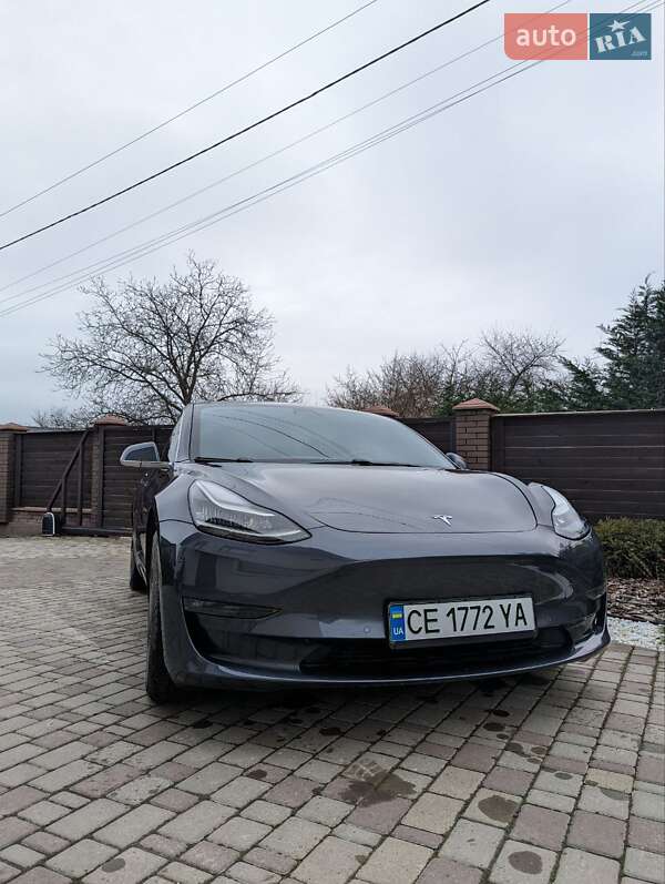 Седан Tesla Model 3 2019 в Черновцах