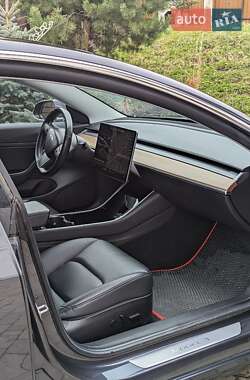 Седан Tesla Model 3 2019 в Черновцах