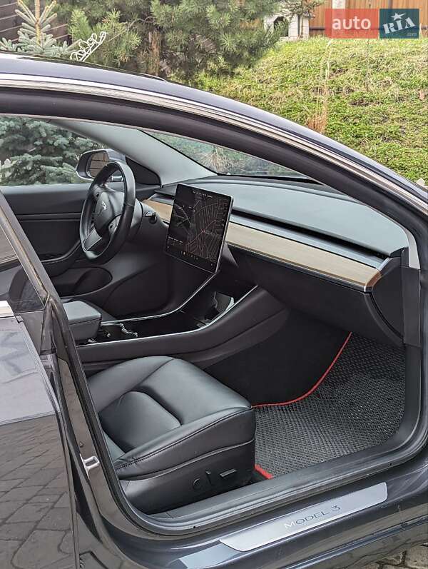 Седан Tesla Model 3 2019 в Черновцах