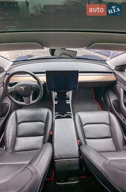Седан Tesla Model 3 2019 в Черновцах