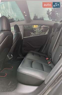 Седан Tesla Model 3 2019 в Черновцах