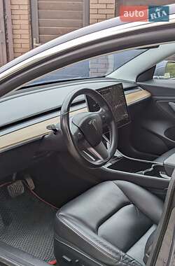 Седан Tesla Model 3 2019 в Черновцах