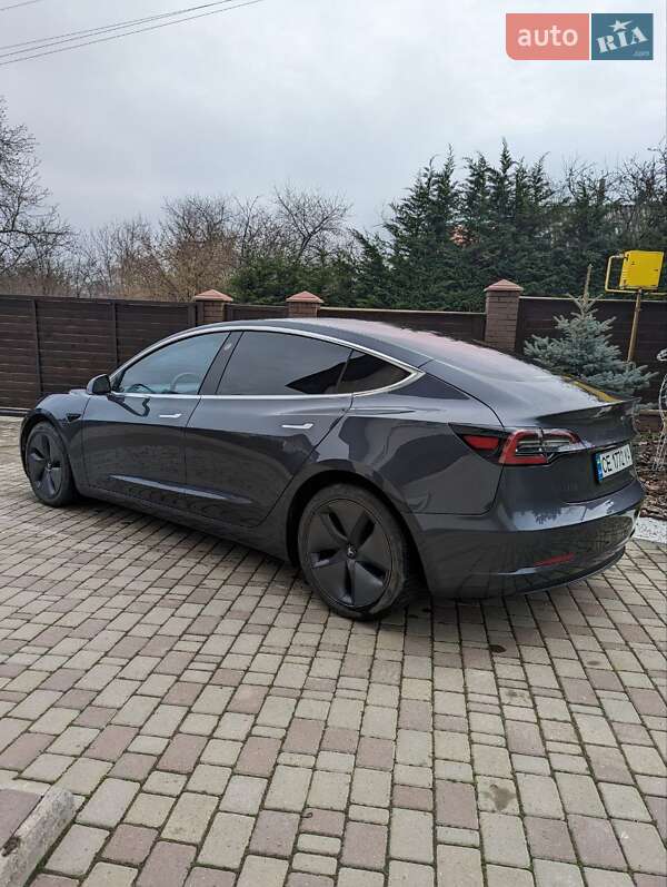 Седан Tesla Model 3 2019 в Черновцах