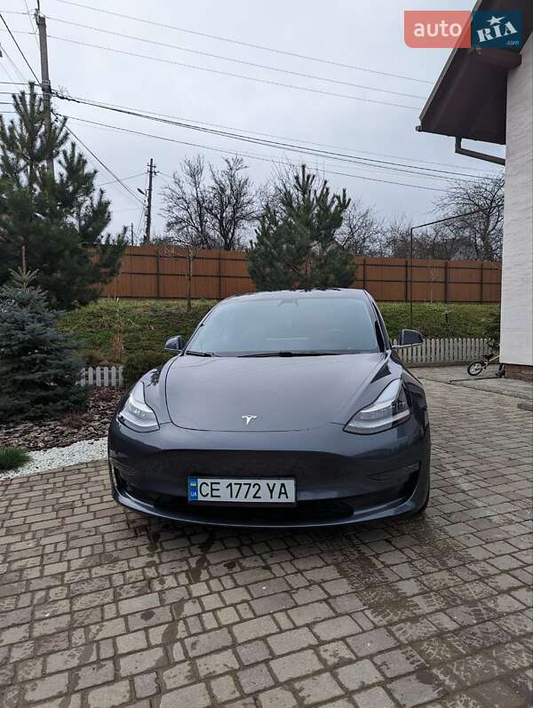 Седан Tesla Model 3 2019 в Черновцах