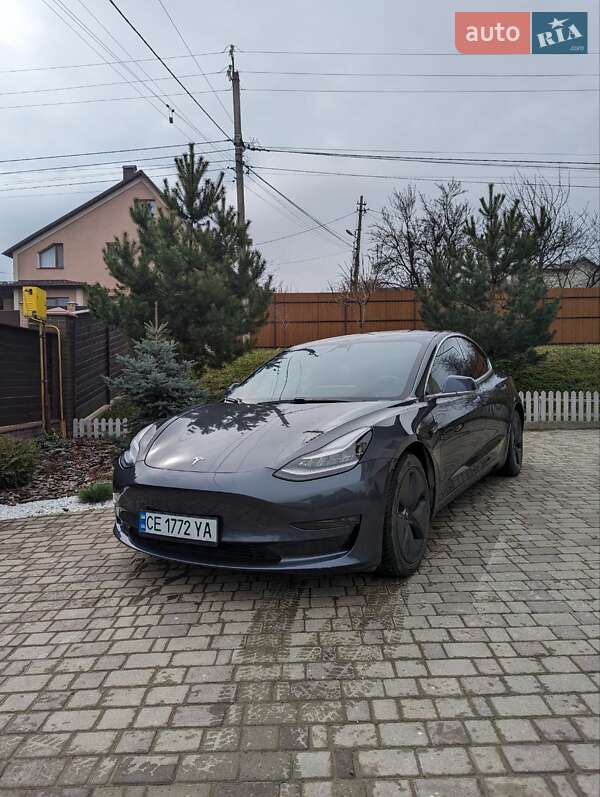 Седан Tesla Model 3 2019 в Черновцах