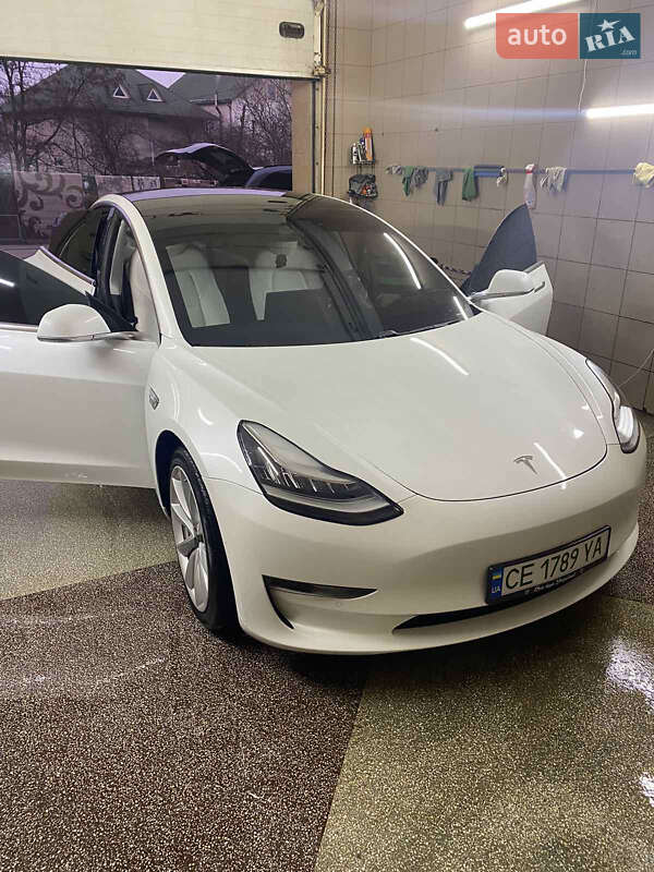 Седан Tesla Model 3 2019 в Черновцах