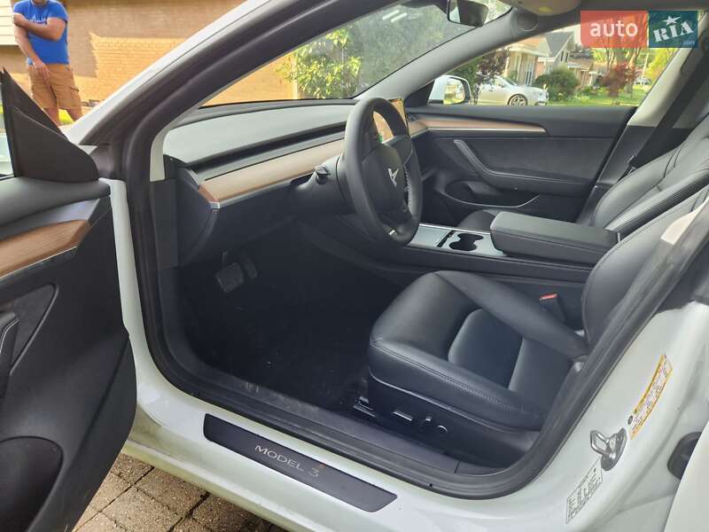 Седан Tesla Model 3 2022 в Черкасах